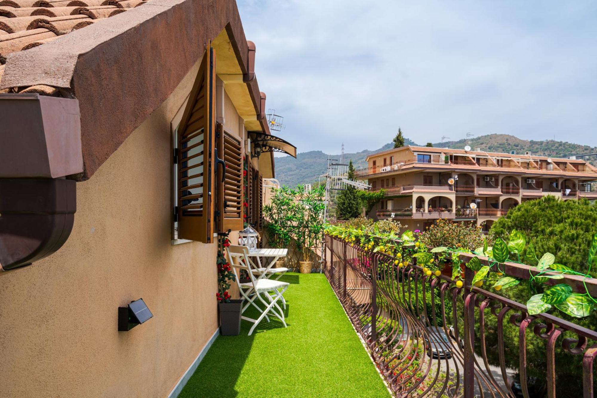 Apartmán La Goccia Sul Mare Letojanni Exteriér fotografie